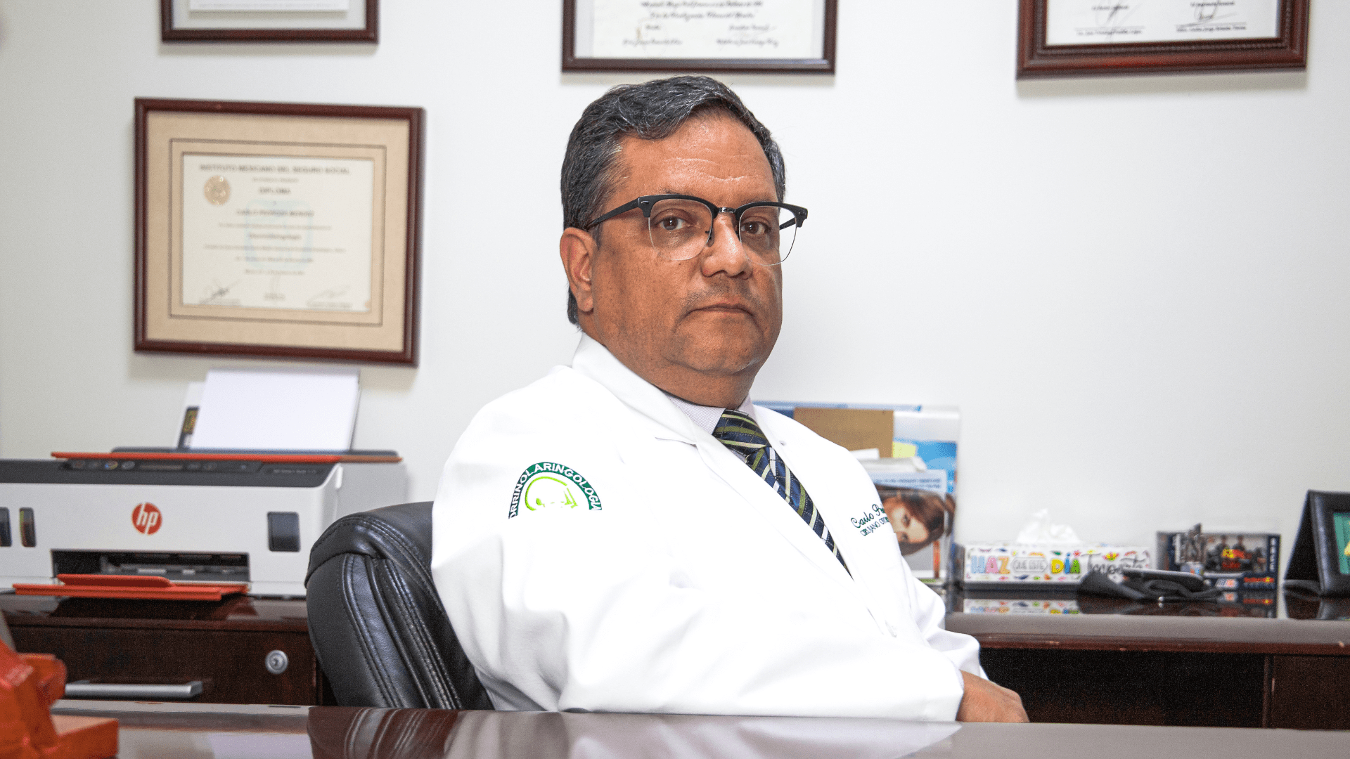 Fotografía del otorrinolaringólogo Carlo Pedroza