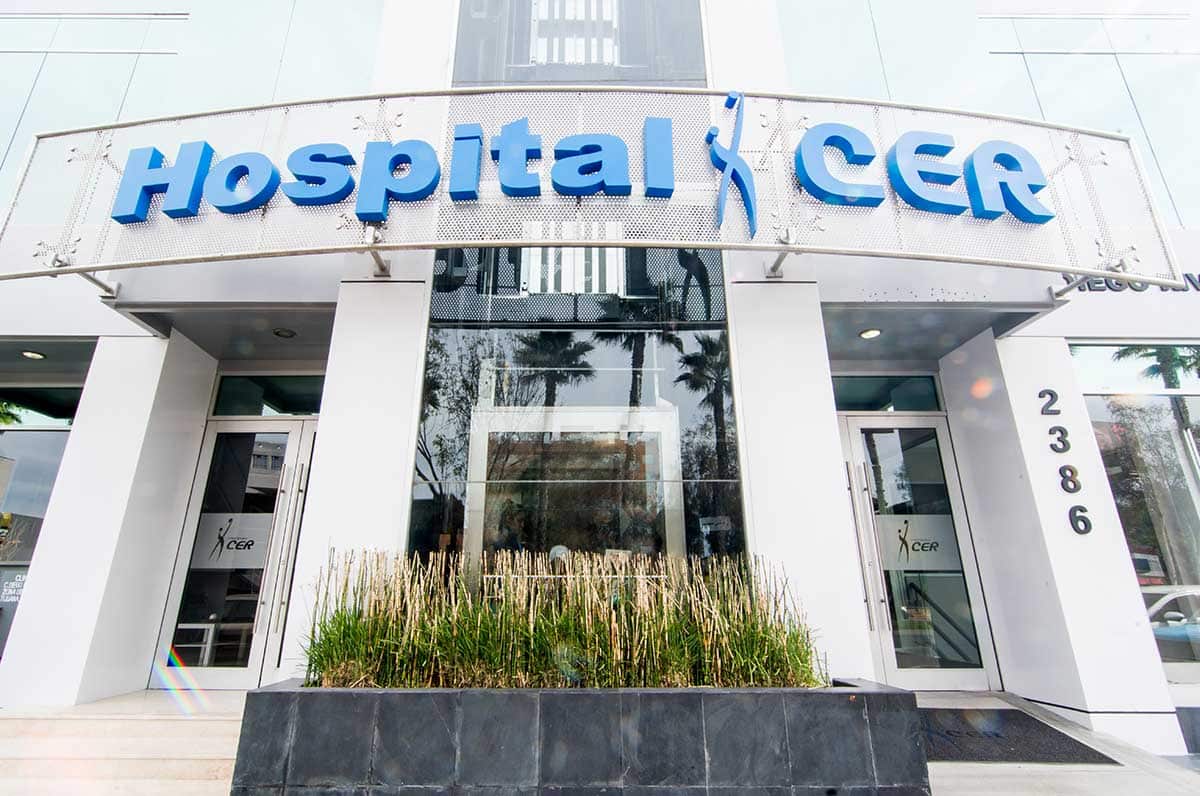 Fotografía de la entrada del Hospital CER en Tijuana, México.