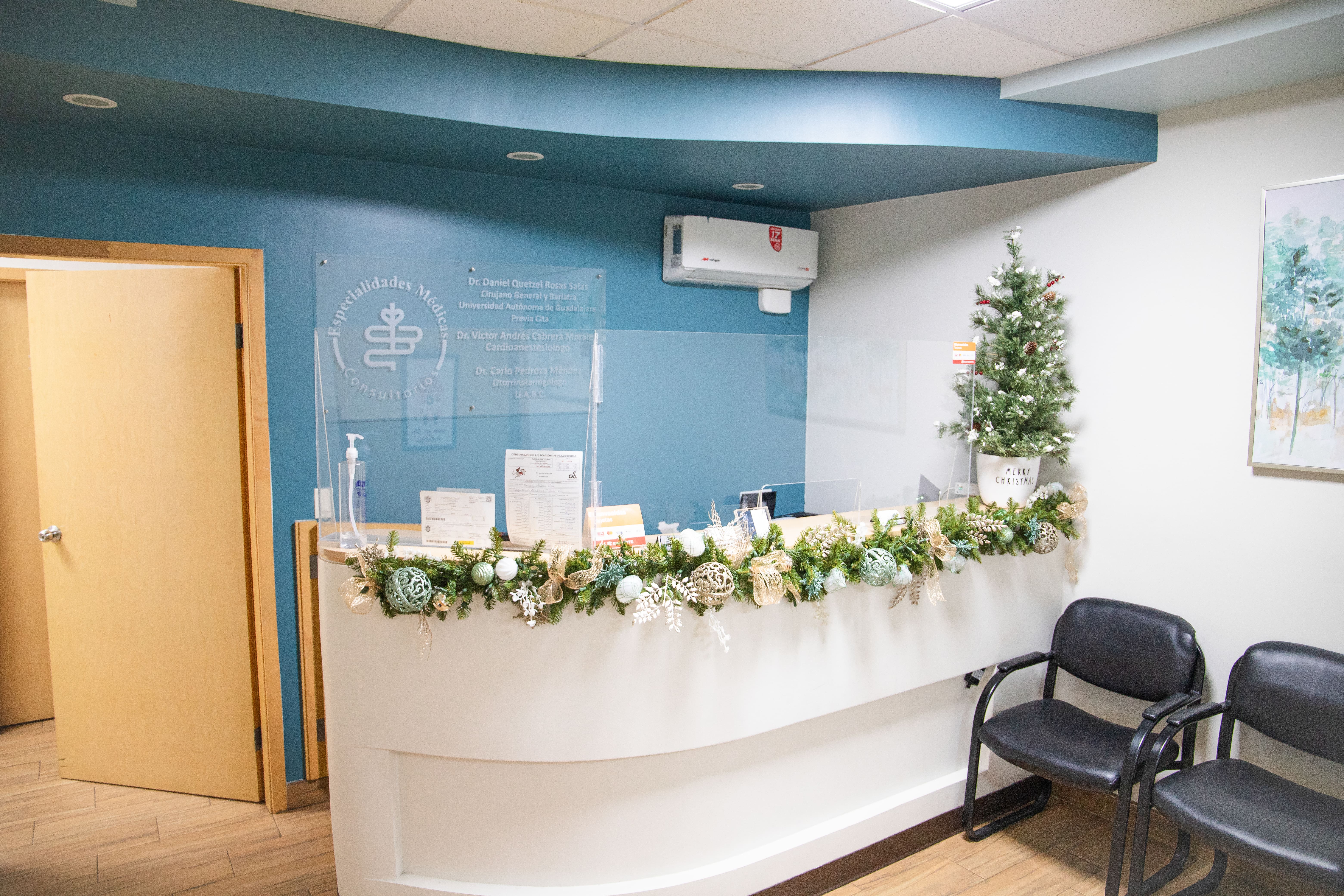 Recepción de la oficina del otorrinolaringólogo Carlo Pedroza